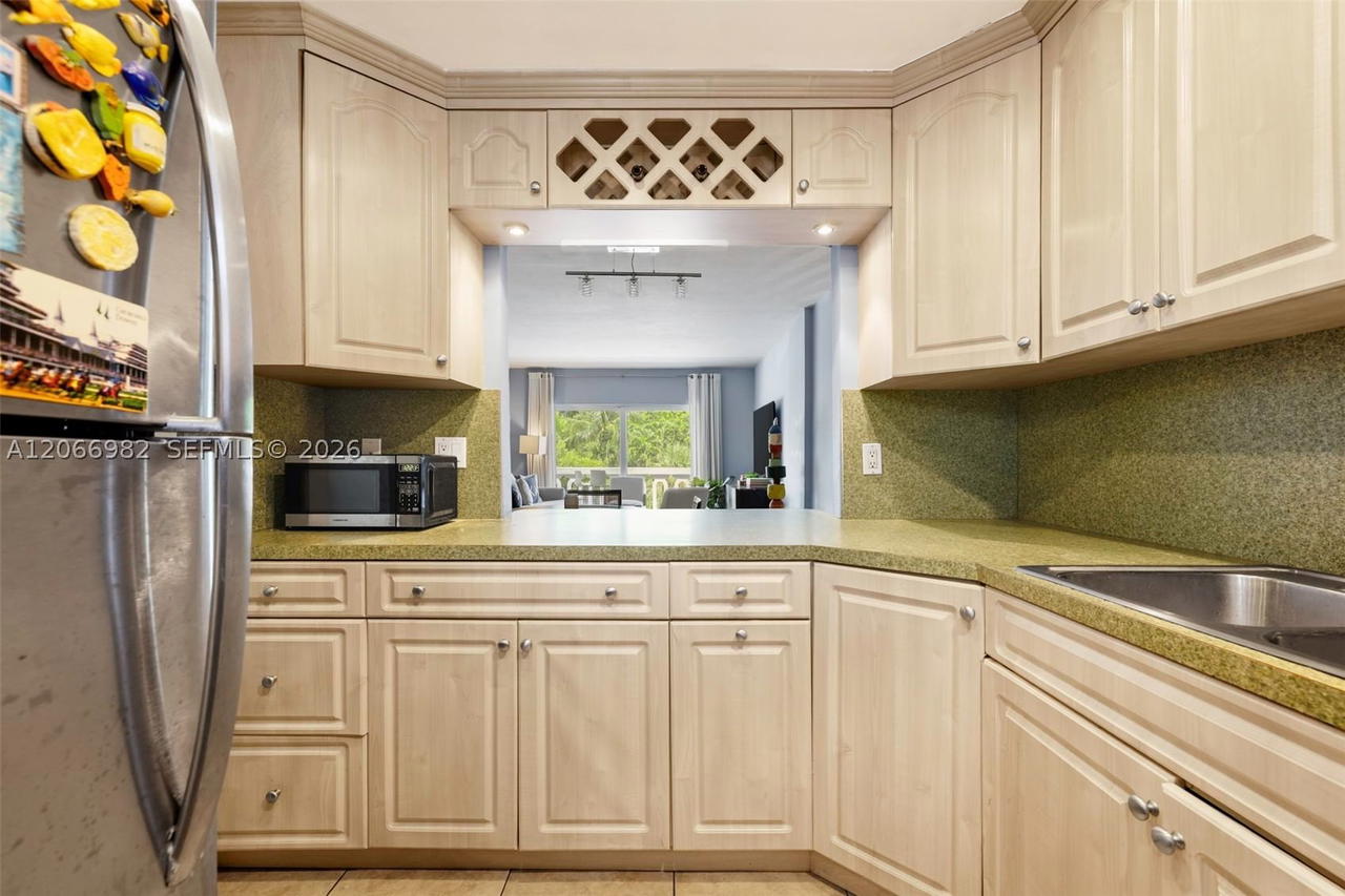 Real estate property located at 100 Edgewater Dr #309, Miami-dade, Waters Edge Of Coral Gabl, Coral Gables, FL
