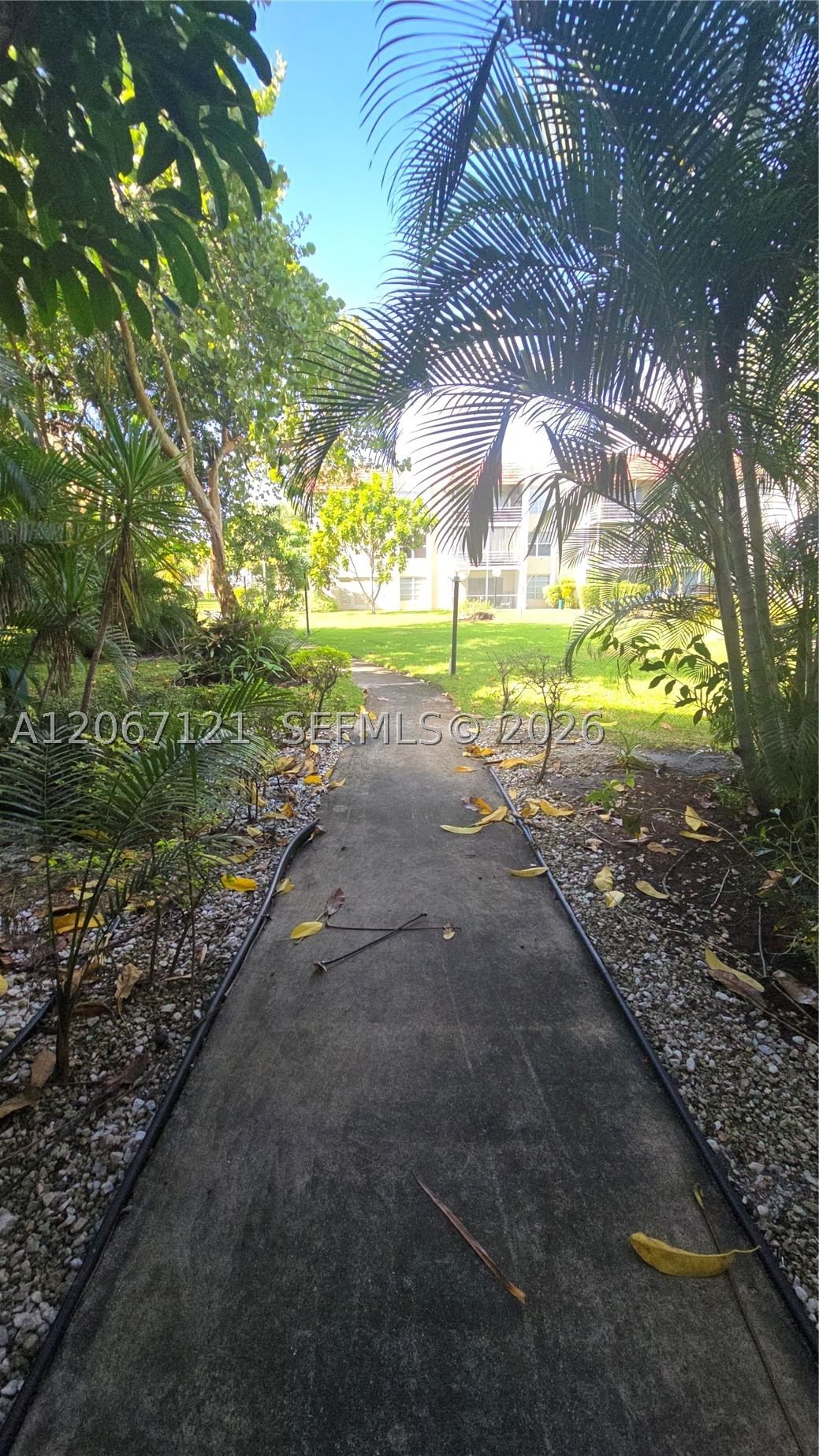 Real estate property located at 3511 Inverrary Dr #205, Broward, Las Vistas K In Inverrary, Lauderhill, FL
