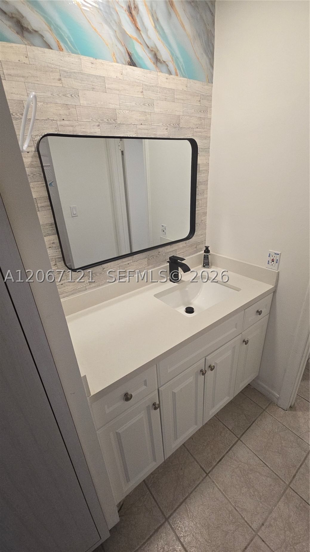 Real estate property located at 3511 Inverrary Dr #205, Broward, Las Vistas K In Inverrary, Lauderhill, FL