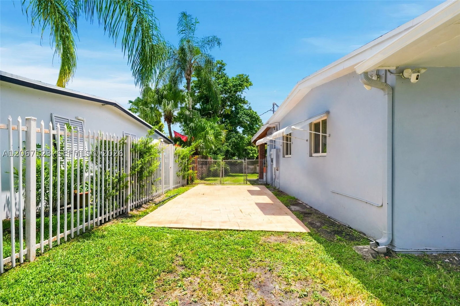 Real estate property located at 5525 112th Ave, Miami-dade, Westwood Lake 6th Addn, Miami, FL