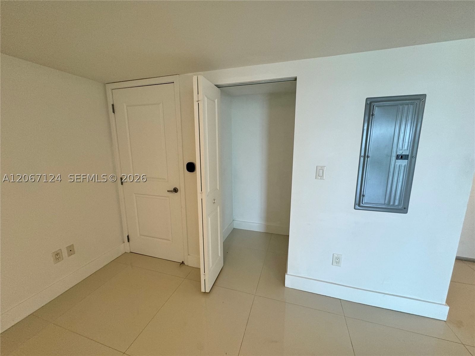 Real estate property located at 400 Sunny Isles Blvd #1221, Miami-dade, 400 Sunny Isles Condo Eas, Sunny Isles Beach, FL