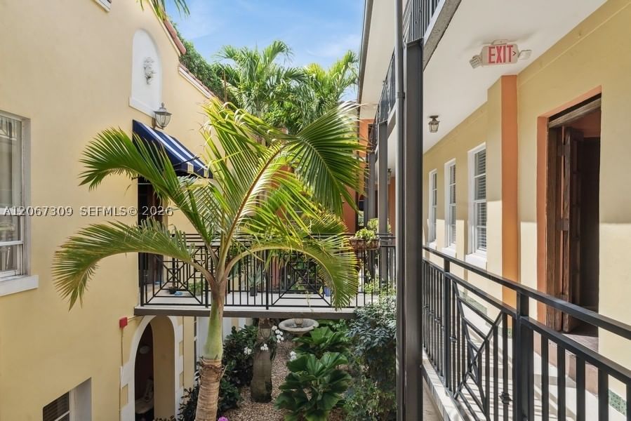 Real estate property located at 4812 Pine Tree Dr #206, Miami-dade, Pine Tree Place Condo, Miami Beach, FL