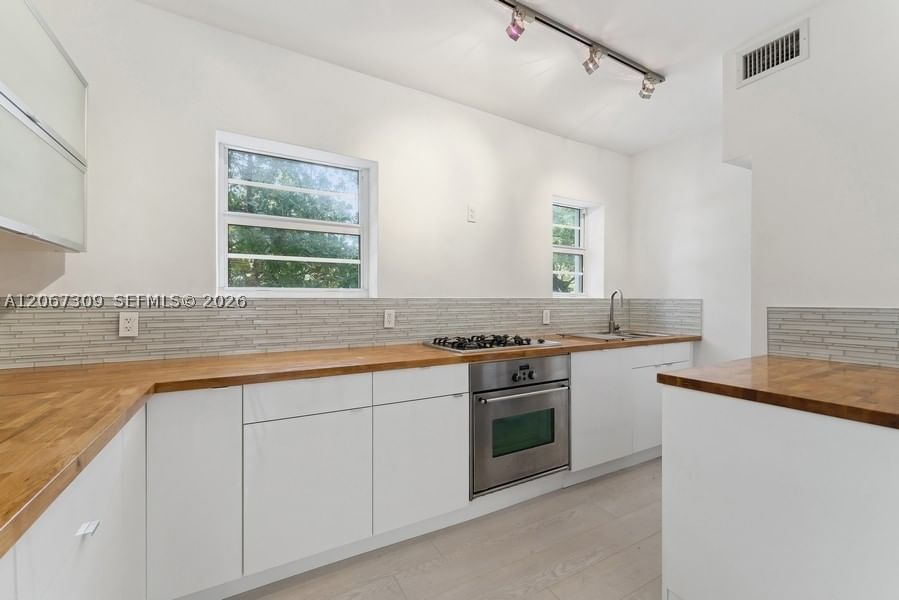 Real estate property located at 4812 Pine Tree Dr #206, Miami-dade, Pine Tree Place Condo, Miami Beach, FL