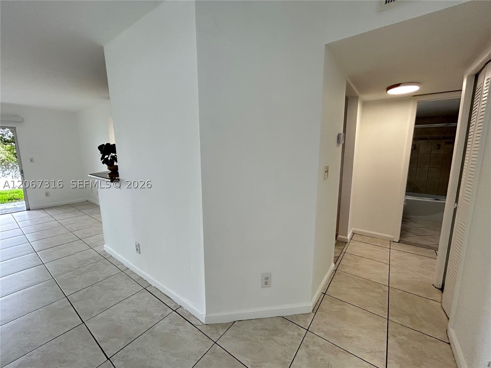 Real estate property located at 3409 44th St #106, Broward, Summer Lake, Oakland Park, FL