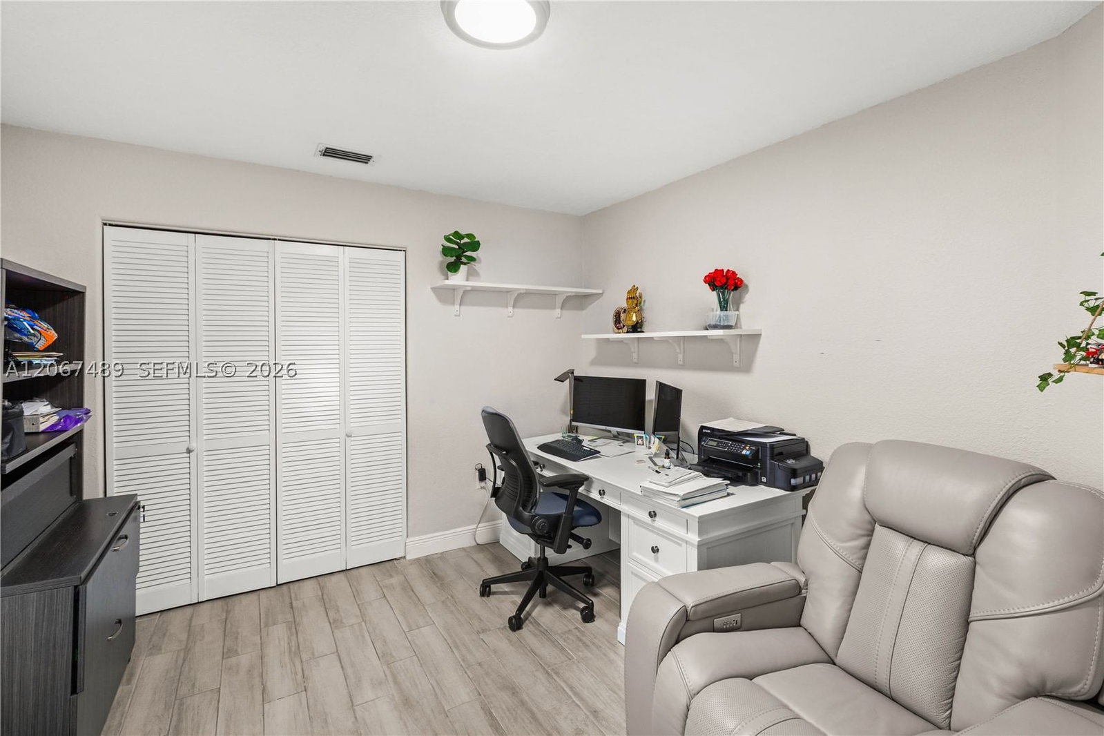Real estate property located at 9840 28th Ter, Miami-dade, Vanderbilt Park Amd Pl, Doral, FL