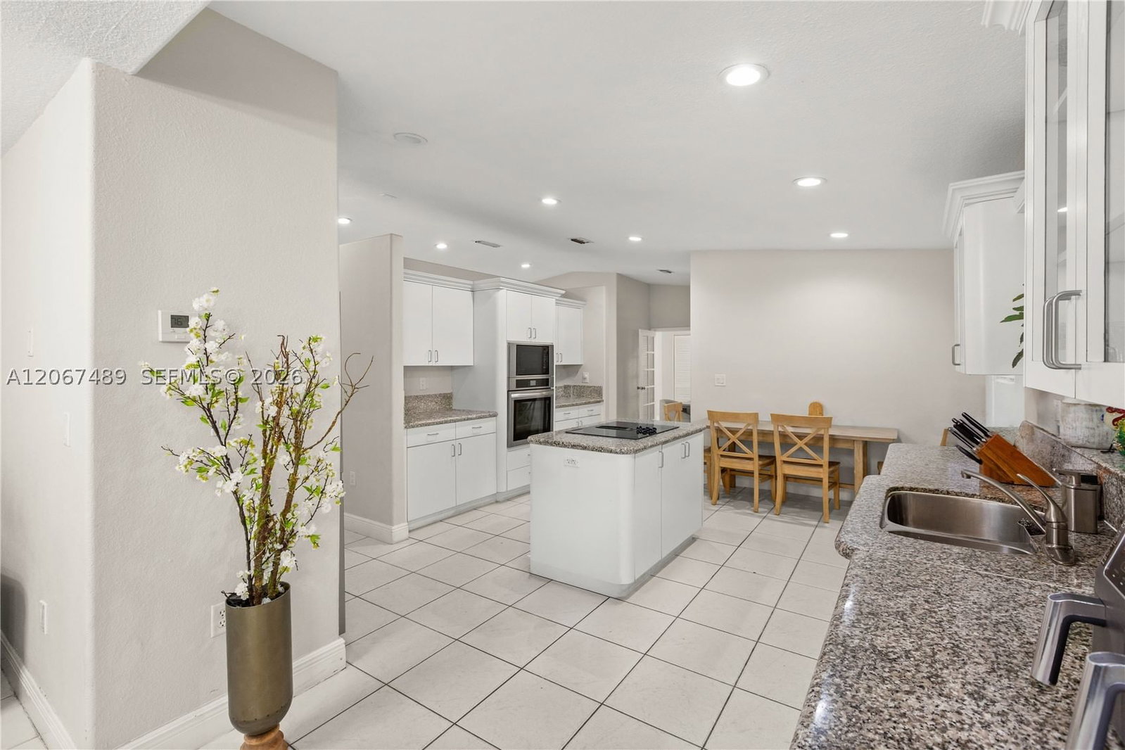 Real estate property located at 9840 28th Ter, Miami-dade, Vanderbilt Park Amd Pl, Doral, FL