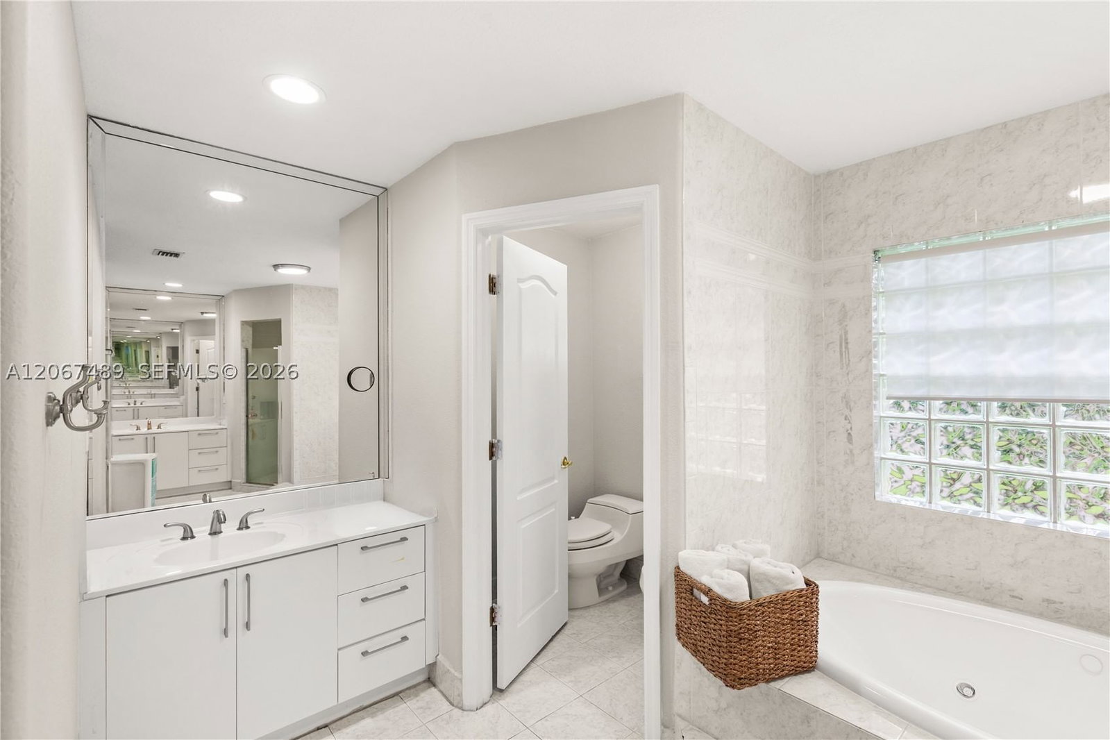 Real estate property located at 9840 28th Ter, Miami-dade, Vanderbilt Park Amd Pl, Doral, FL