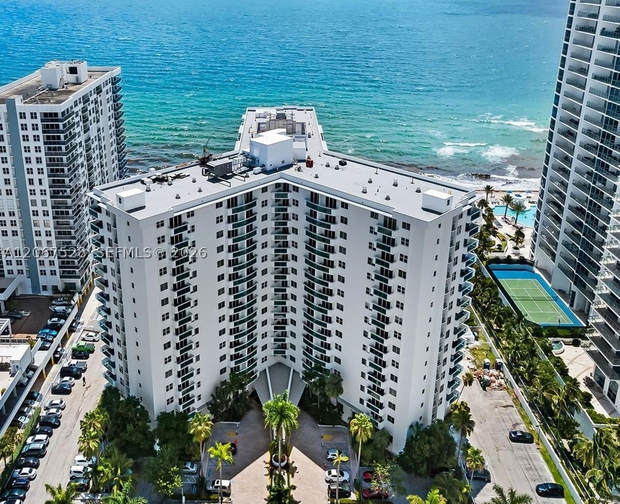 Real estate property located at 3001 Ocean Dr #229, Broward, Residences On Hollywood B, Hollywood, FL