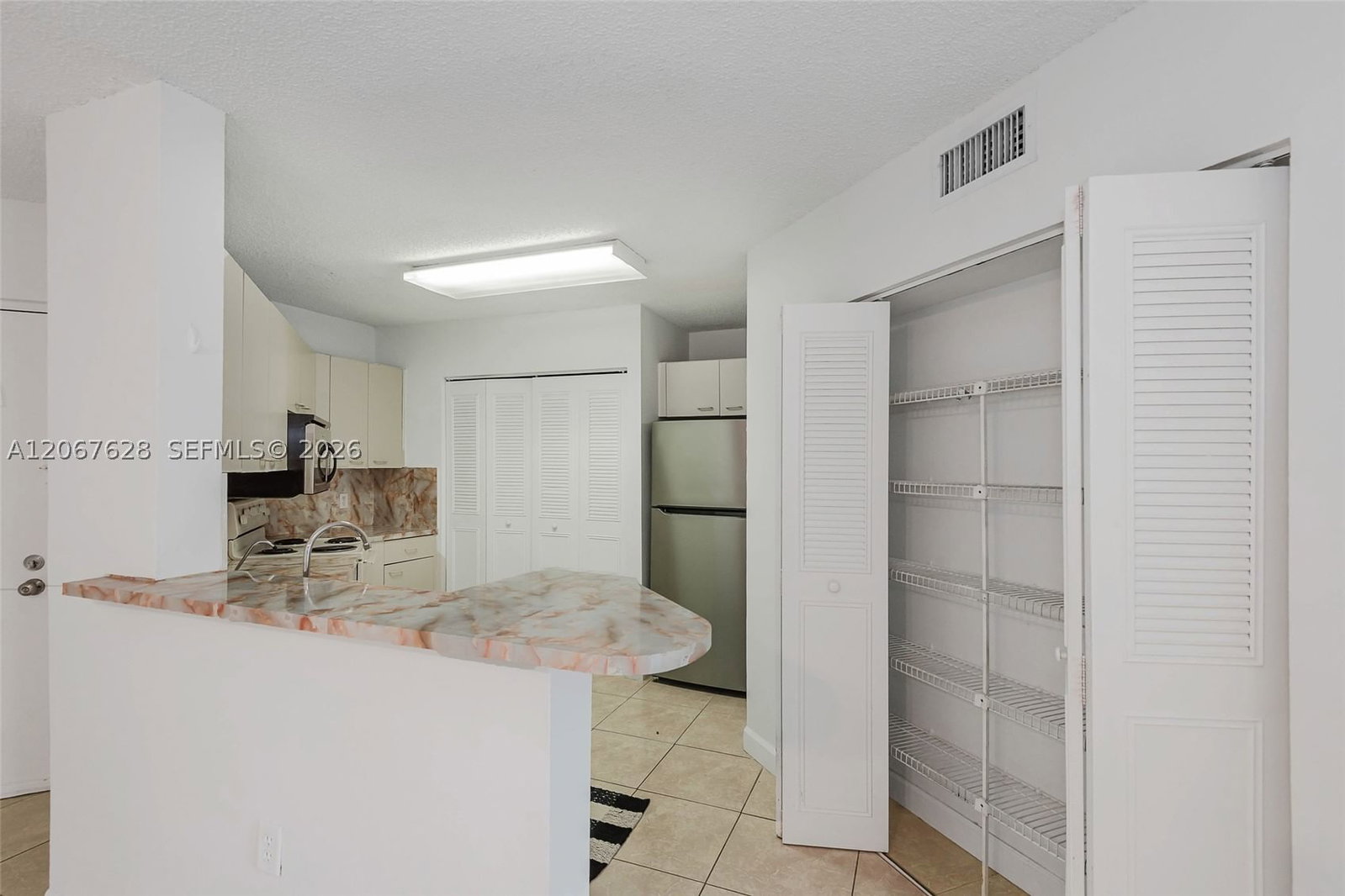 Real estate property located at 6272 186th St #106, Miami-dade, Mediterranean Villas Cond, Miami, FL