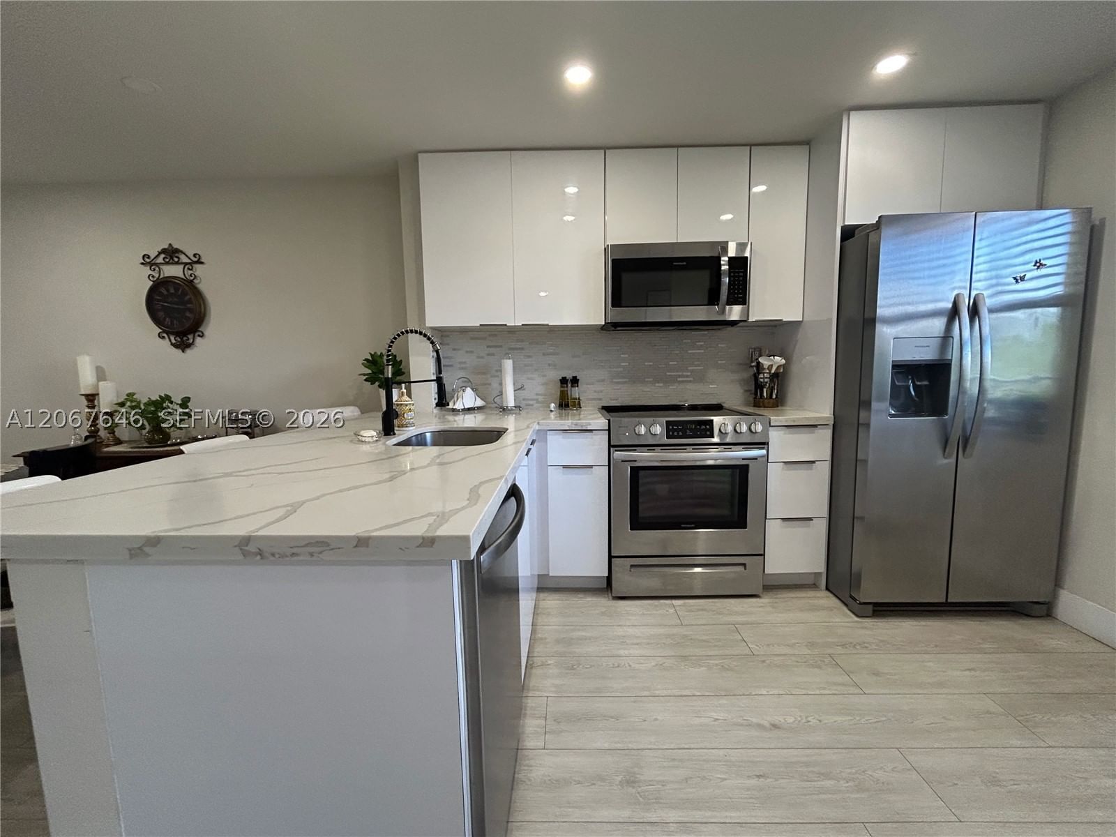 Real estate property located at 10130 Sunrise Lakes Blvd #207, Broward, Sunrise Lakes 176 Condo, Sunrise, FL