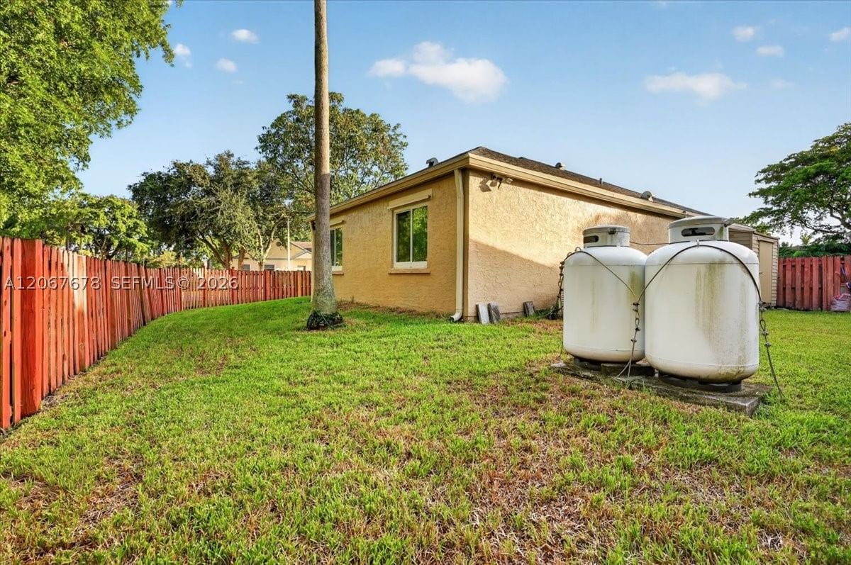 Real estate property located at 8601 16th St, Broward, Cinnamon Place 1, Pembroke Pines, FL