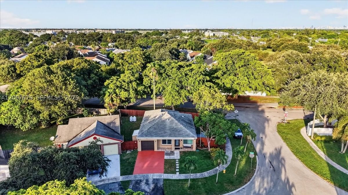 Real estate property located at 8601 16th St, Broward, Cinnamon Place 1, Pembroke Pines, FL