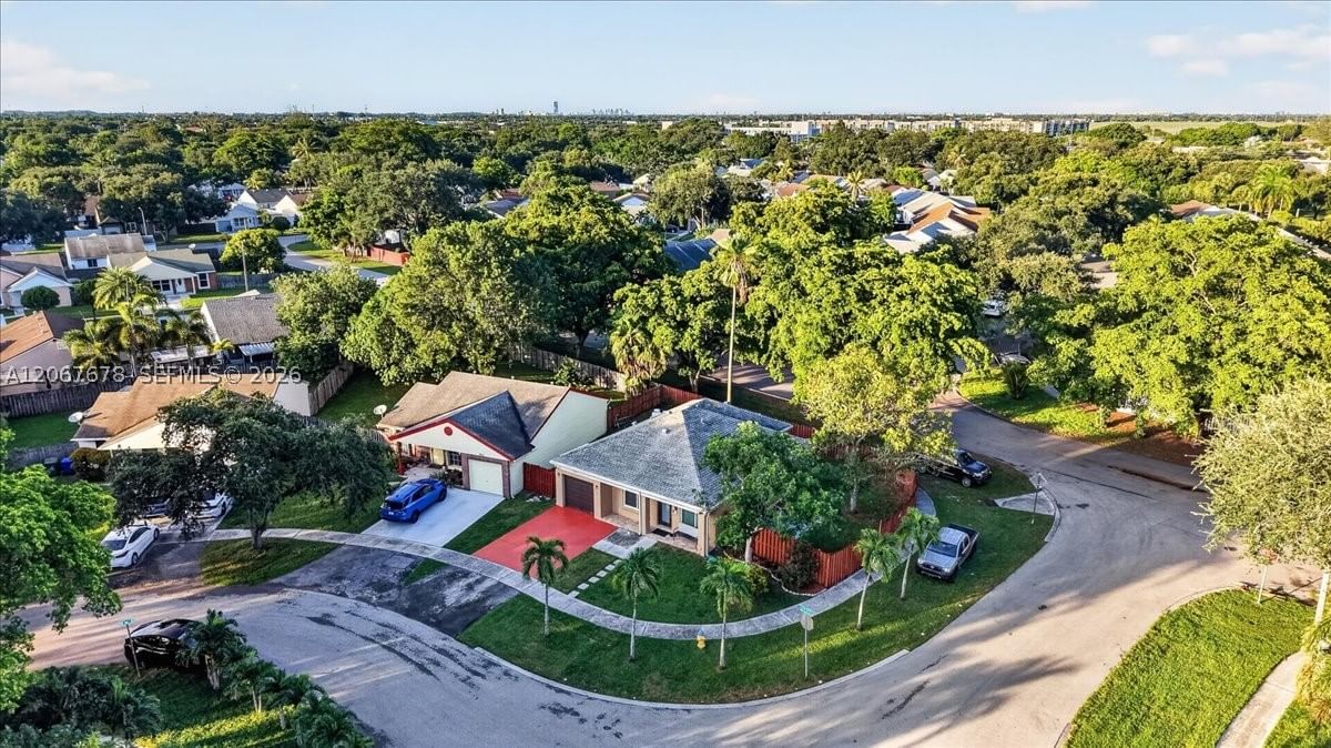 Real estate property located at 8601 16th St, Broward, Cinnamon Place 1, Pembroke Pines, FL