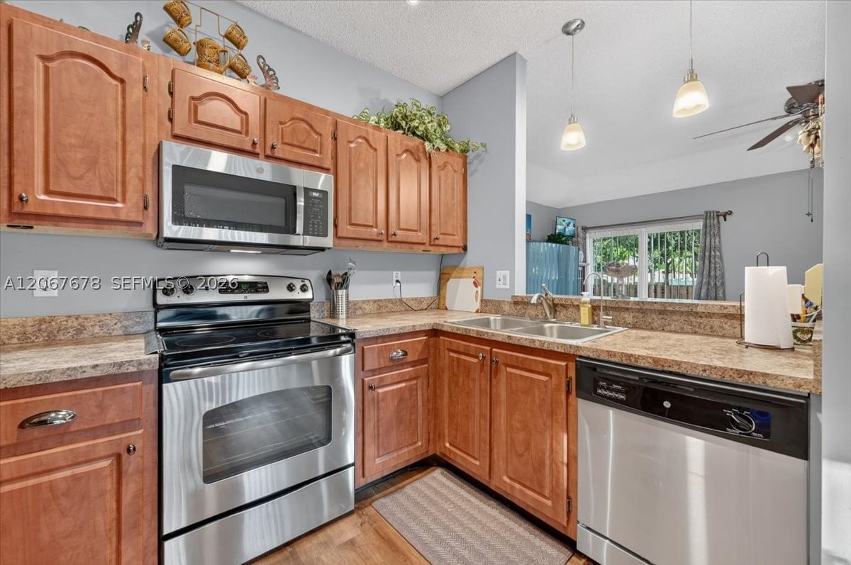 Real estate property located at 8601 16th St, Broward, Cinnamon Place 1, Pembroke Pines, FL