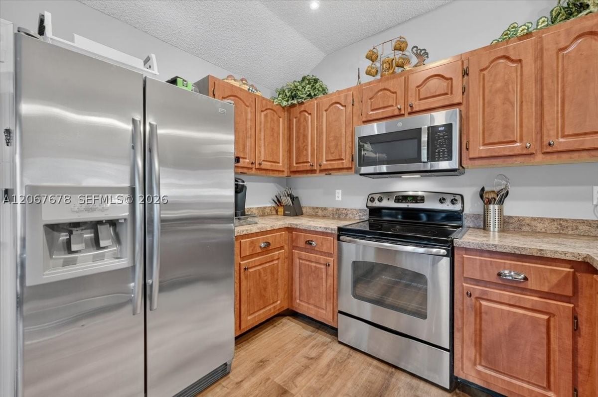 Real estate property located at 8601 16th St, Broward, Cinnamon Place 1, Pembroke Pines, FL