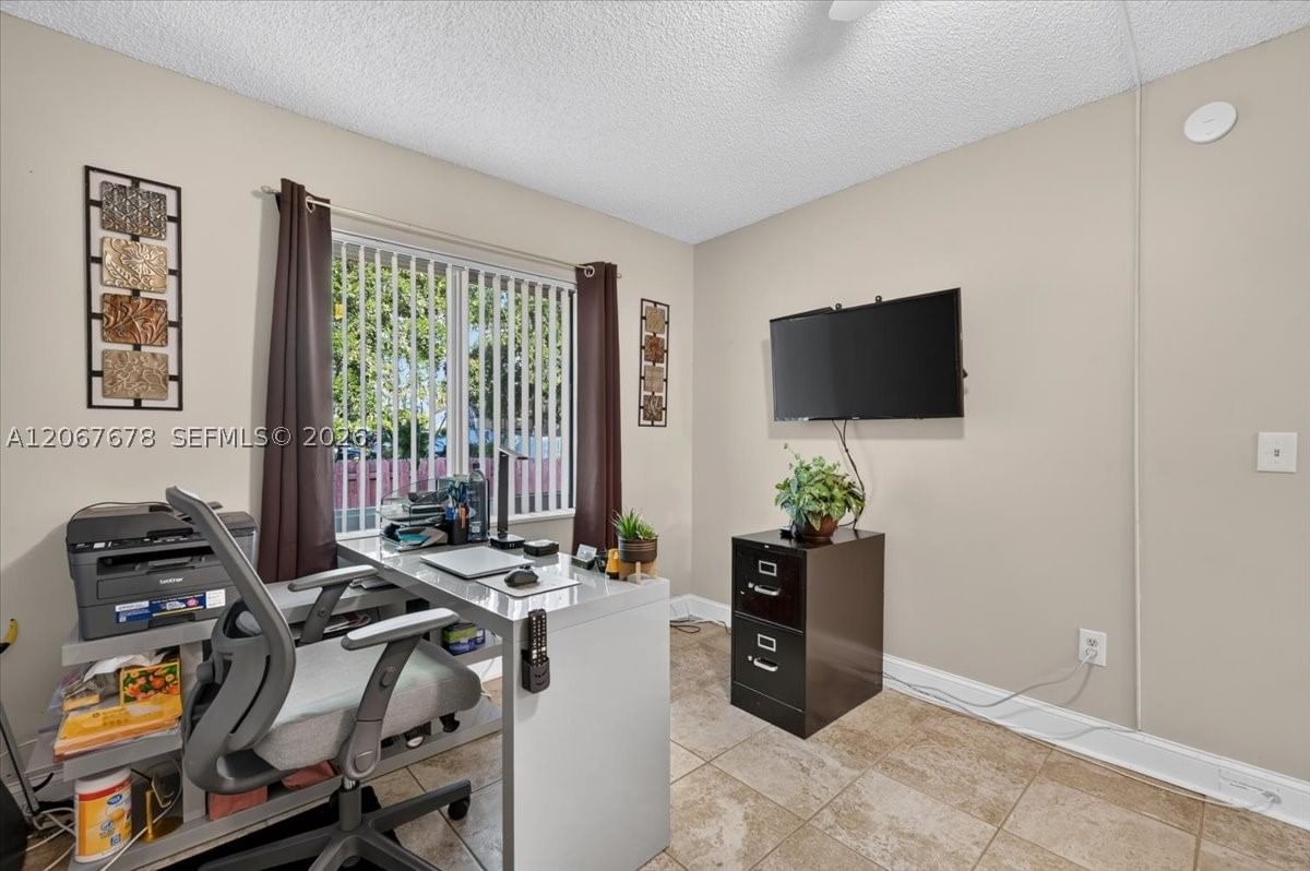 Real estate property located at 8601 16th St, Broward, Cinnamon Place 1, Pembroke Pines, FL