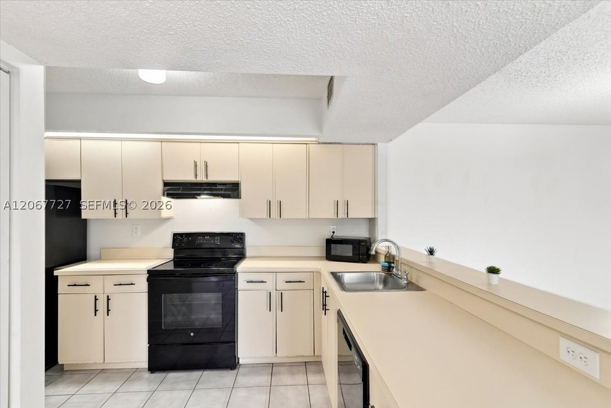Real estate property located at 8660 212th St #306, Miami-dade, Le Club At Old Cutler Con, Cutler Bay, FL