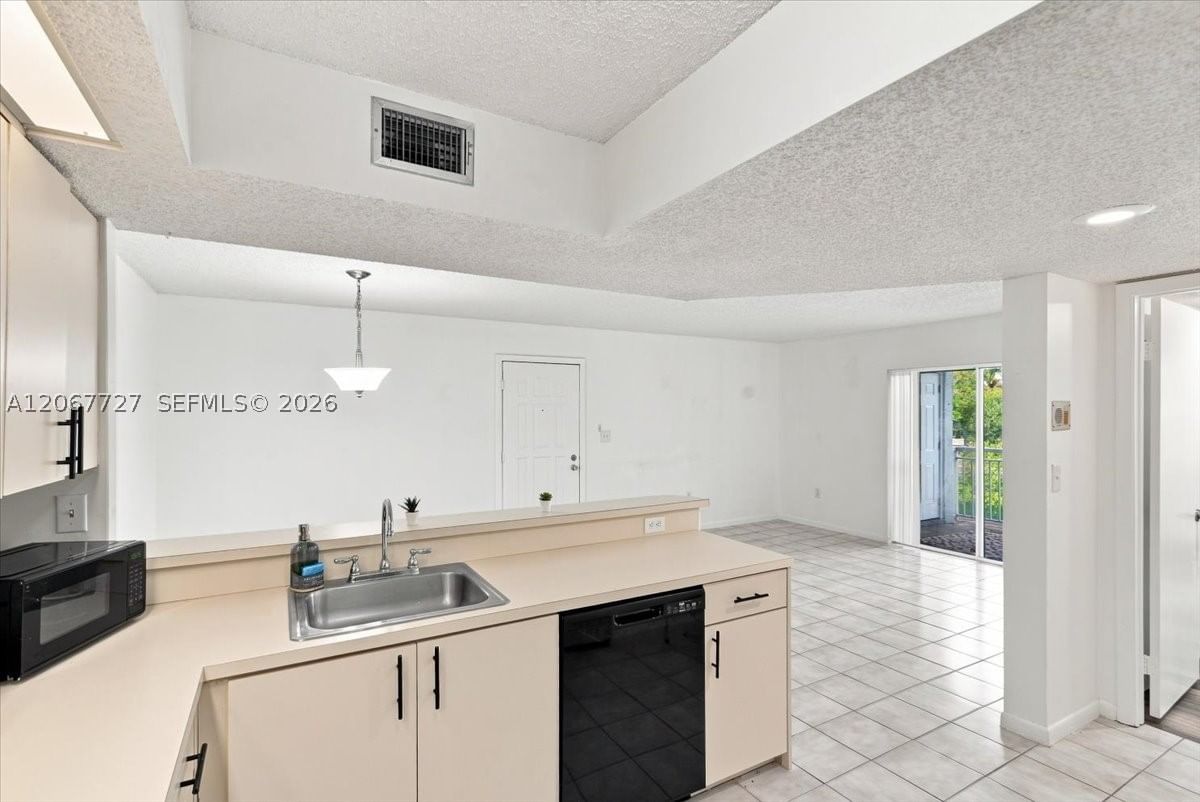 Real estate property located at 8660 212th St #306, Miami-dade, Le Club At Old Cutler Con, Cutler Bay, FL