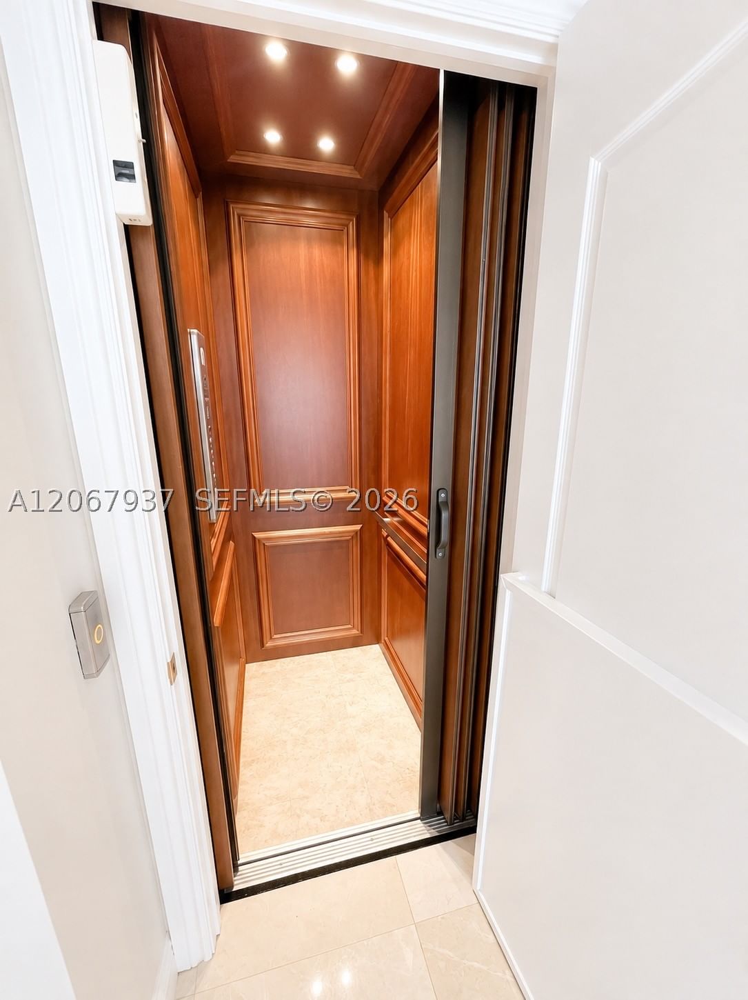 Real estate property located at 3501 Ocean Dr V1, Broward, Villas Of Positano Condo, Hollywood, FL