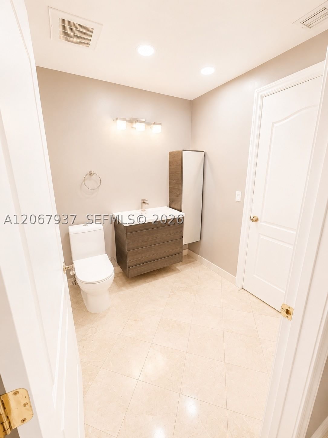 Real estate property located at 3501 Ocean Dr V1, Broward, Villas Of Positano Condo, Hollywood, FL