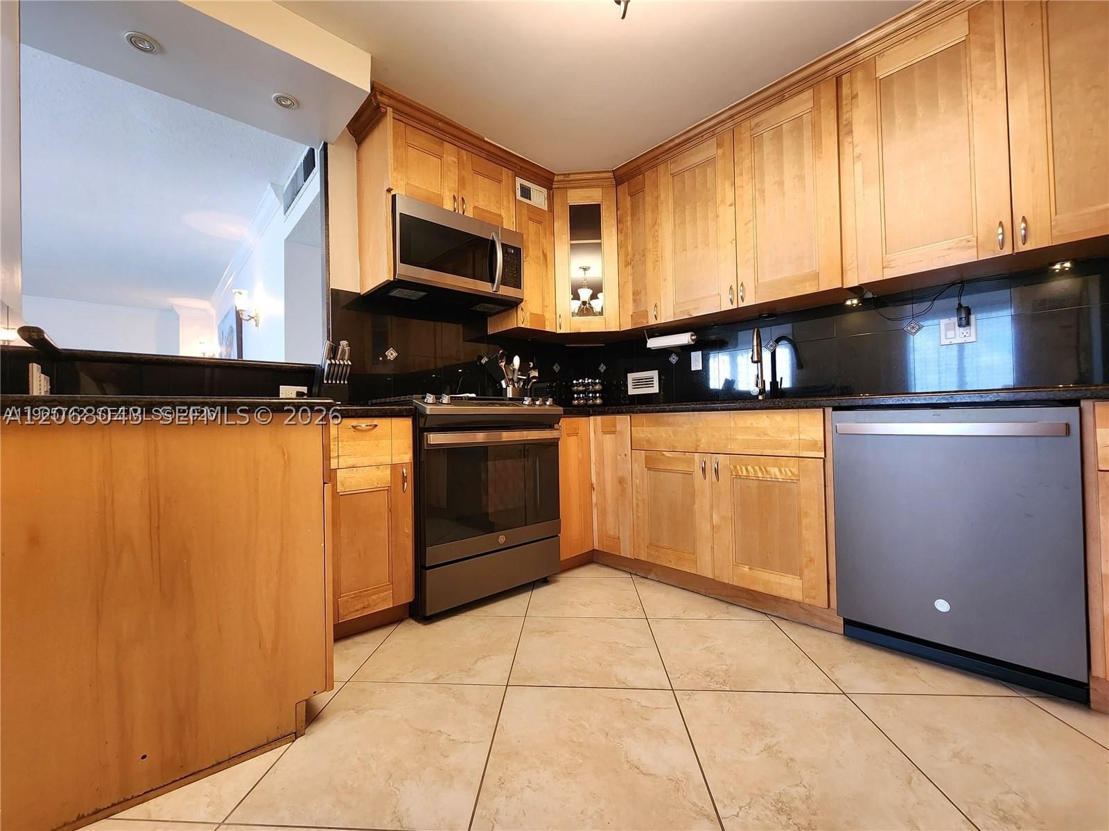 Real estate property located at 2030 Ocean Dr #626, Broward, Parker Plaza Condo Estate, Hallandale Beach, FL