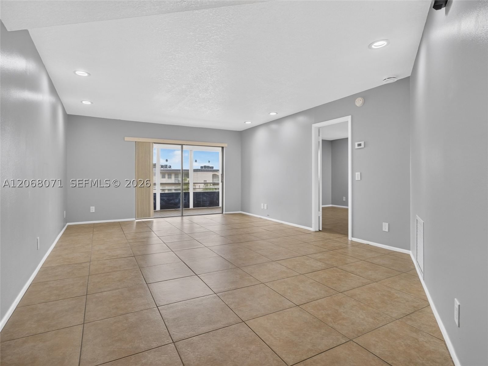 Real estate property located at 4140 44th Ave #408, Broward, Ruby Condo, Lauderdale Lakes, FL