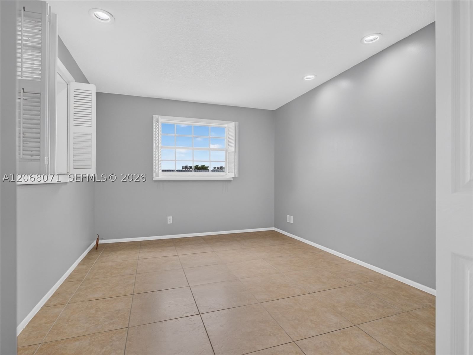 Real estate property located at 4140 44th Ave #408, Broward, Ruby Condo, Lauderdale Lakes, FL