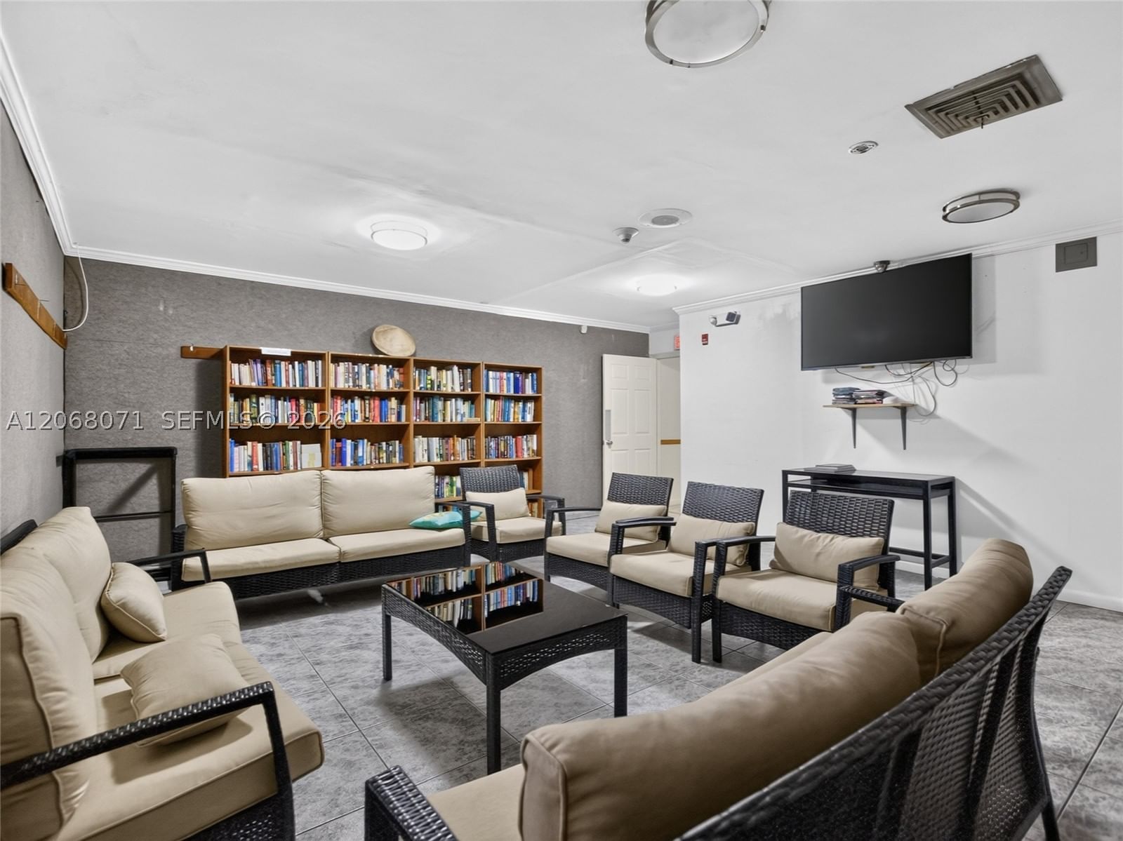 Real estate property located at 4140 44th Ave #408, Broward, Ruby Condo, Lauderdale Lakes, FL