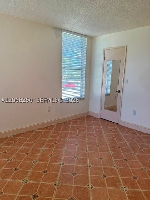 Real estate property located at 702 87th Ave #213, Miami-dade, Fernwoods Condo No 2 Bldg, Miami, FL