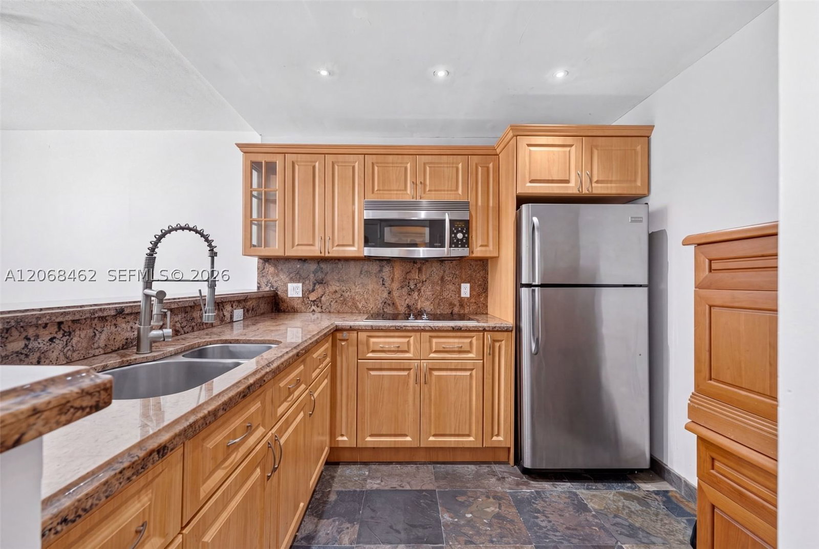 Real estate property located at 3301 Country Club Dr #110, Miami-dade, Bravura I Condo, Aventura, FL