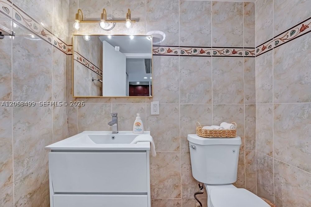 Real estate property located at 401 Golden Isles Dr #1116, Broward, Ocean View Towers Condo, Hallandale Beach, FL