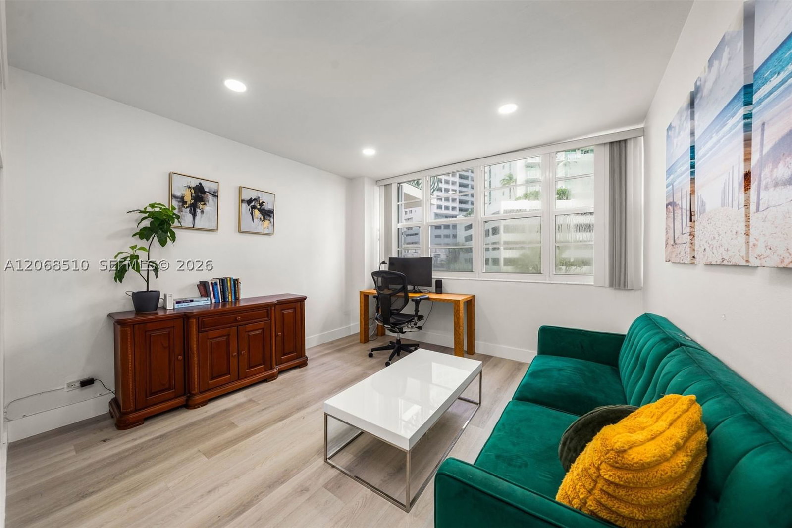 Real estate property located at 1408 Brickell Bay Dr #518, Miami-dade, Brickell Bay Tower Condo, Miami, FL