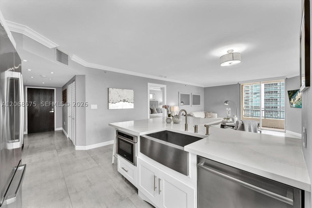 Real estate property located at 90 Alton Rd #1102, Miami-dade, Yacht Club At Portofino C, Miami Beach, FL