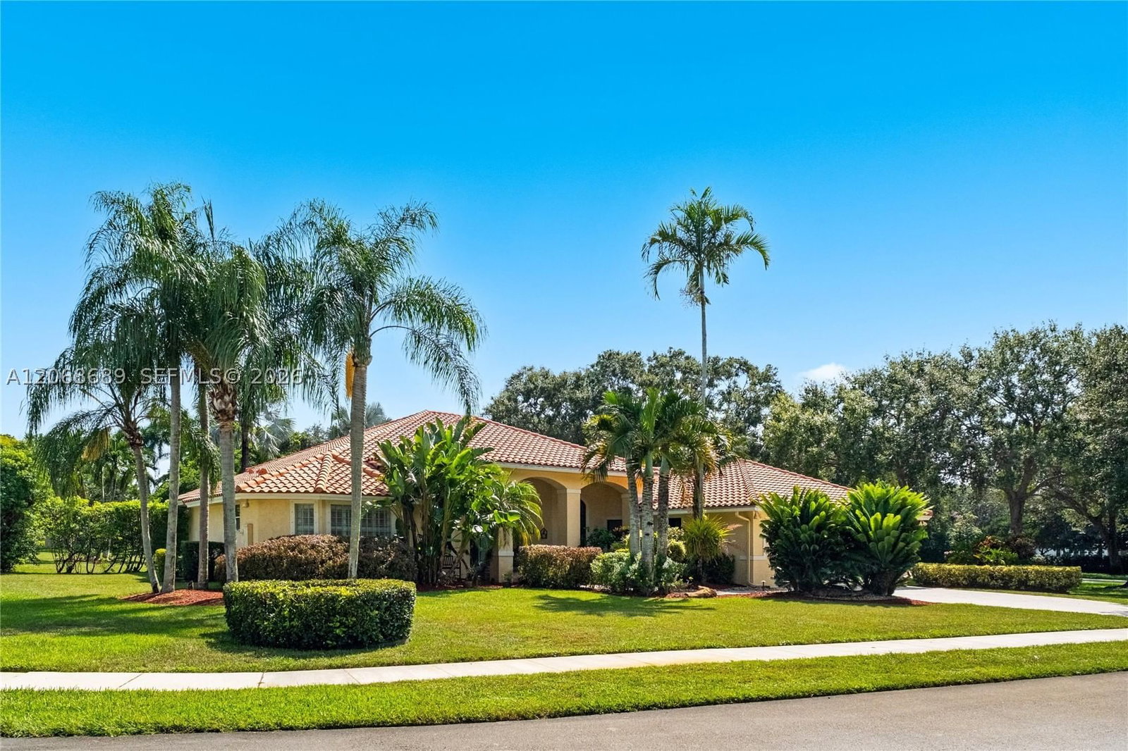 Real estate property located at 10660 44th Ct, Broward, Mystique, Davie, FL