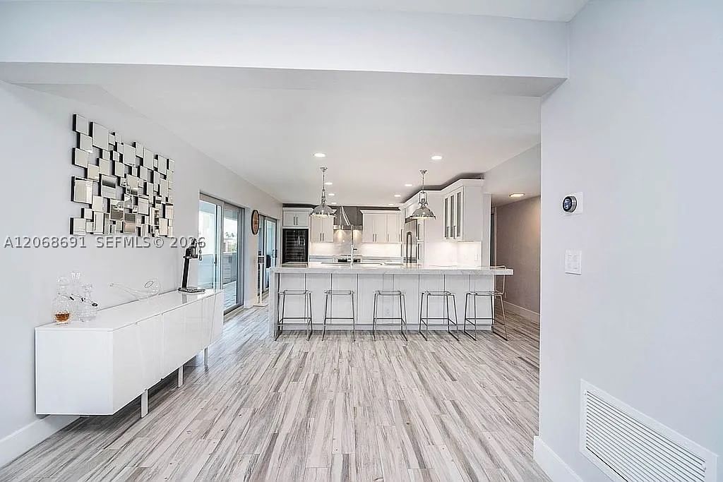 Real estate property located at 1700 15th St #401, Broward, Caravel Condominium Apart, Fort Lauderdale, FL