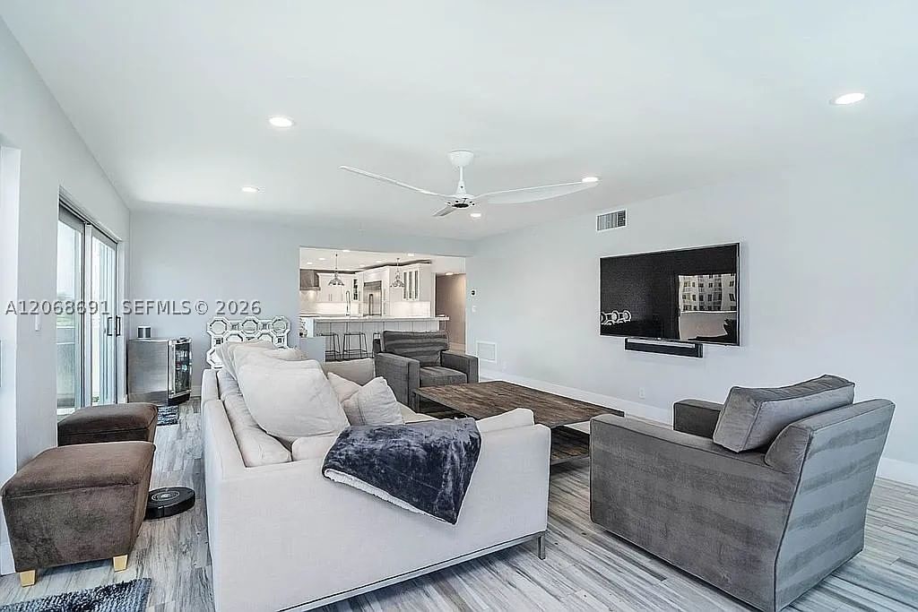 Real estate property located at 1700 15th St #401, Broward, Caravel Condominium Apart, Fort Lauderdale, FL