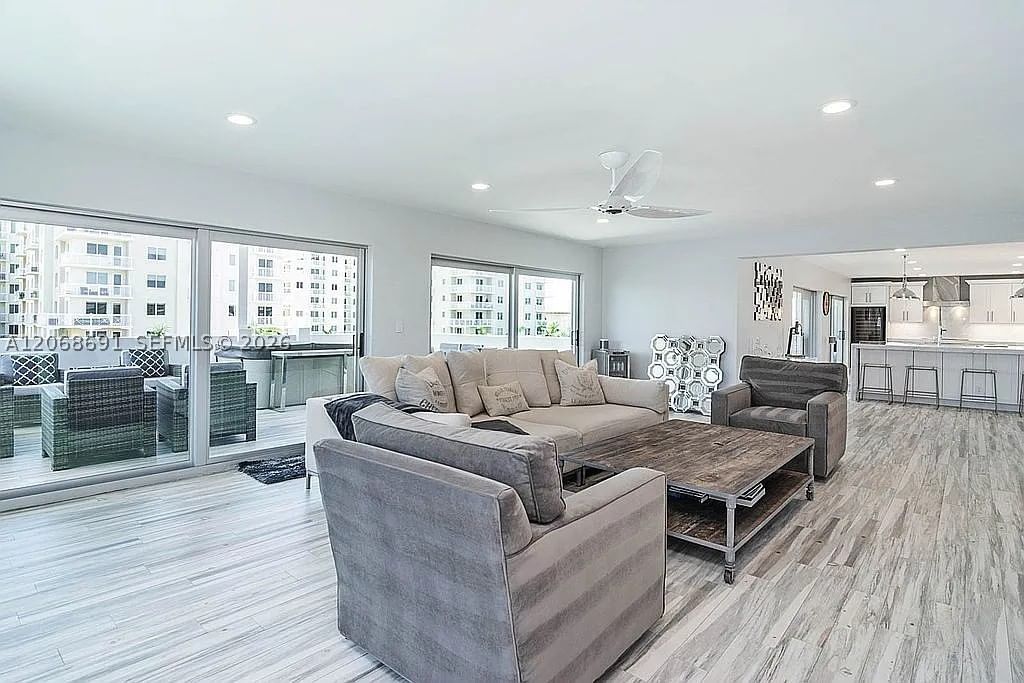 Real estate property located at 1700 15th St #401, Broward, Caravel Condominium Apart, Fort Lauderdale, FL