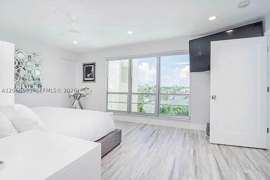 Real estate property located at 1700 15th St #401, Broward, Caravel Condominium Apart, Fort Lauderdale, FL