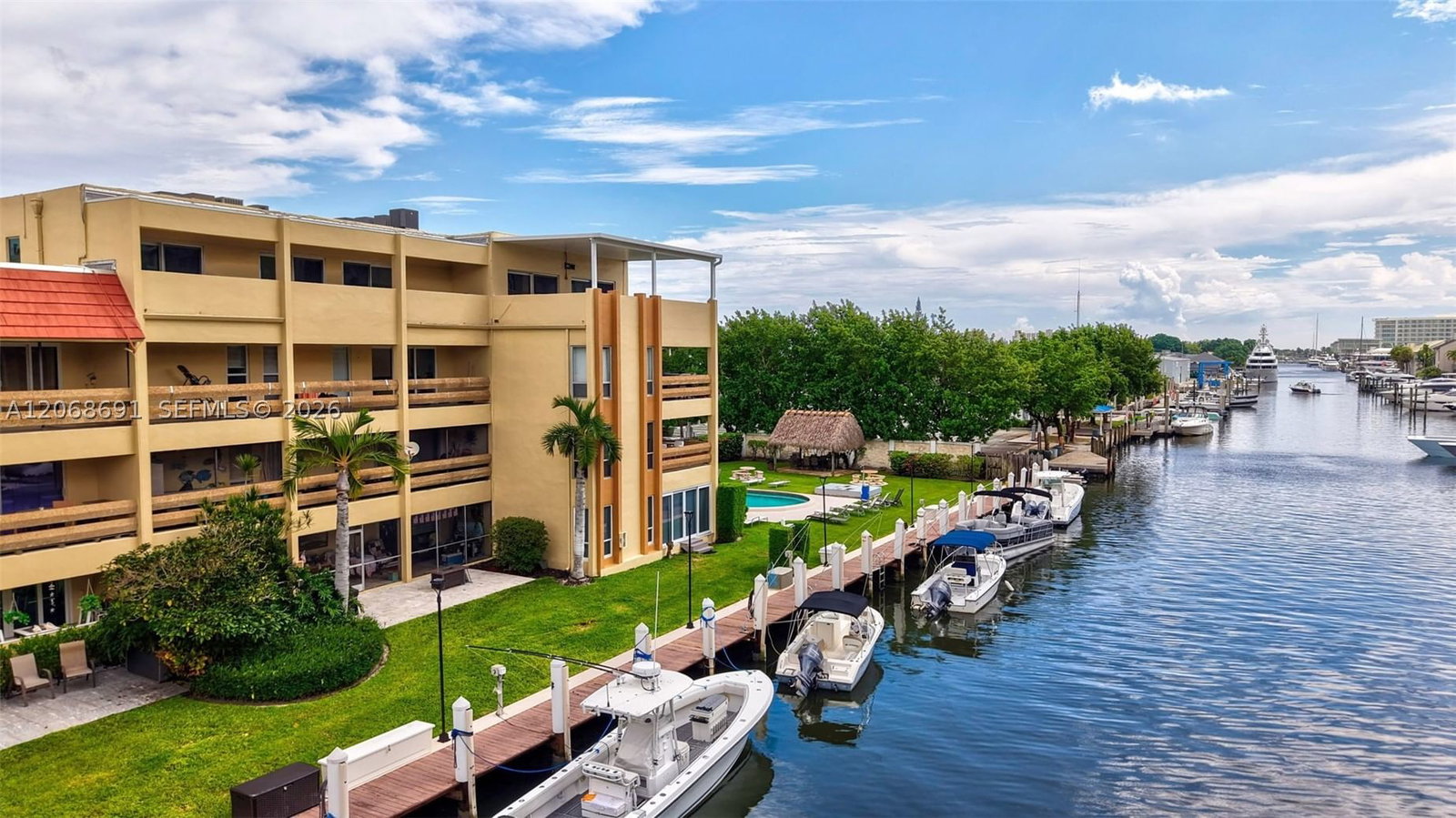 Real estate property located at 1700 15th St #401, Broward, Caravel Condominium Apart, Fort Lauderdale, FL