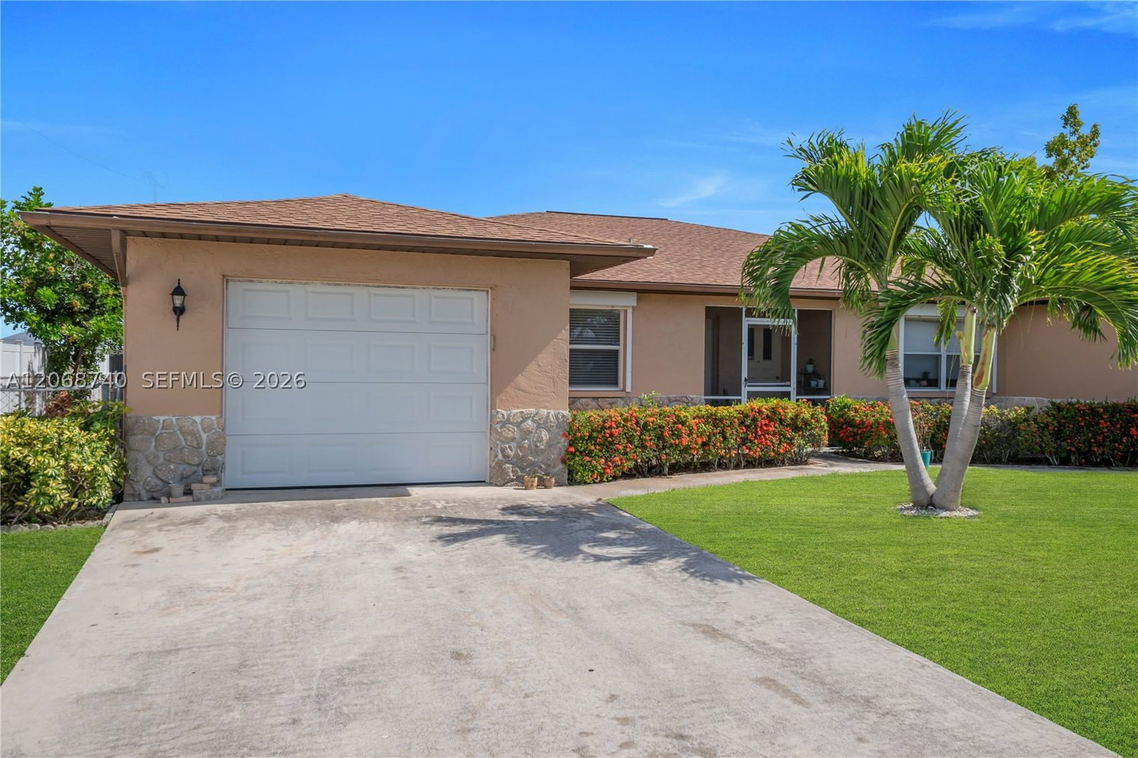 Real estate property located at 836 Trafalgar PKWY, Lee, Cape Coral, Cape Coral, FL