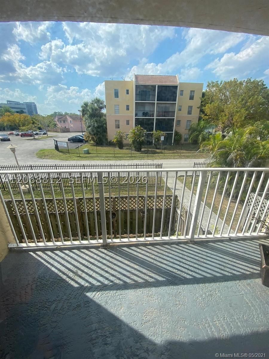 Real estate property located at 5241 Geneva Way #203, Miami-dade, Doral Gardens Ii Condo, Doral, FL