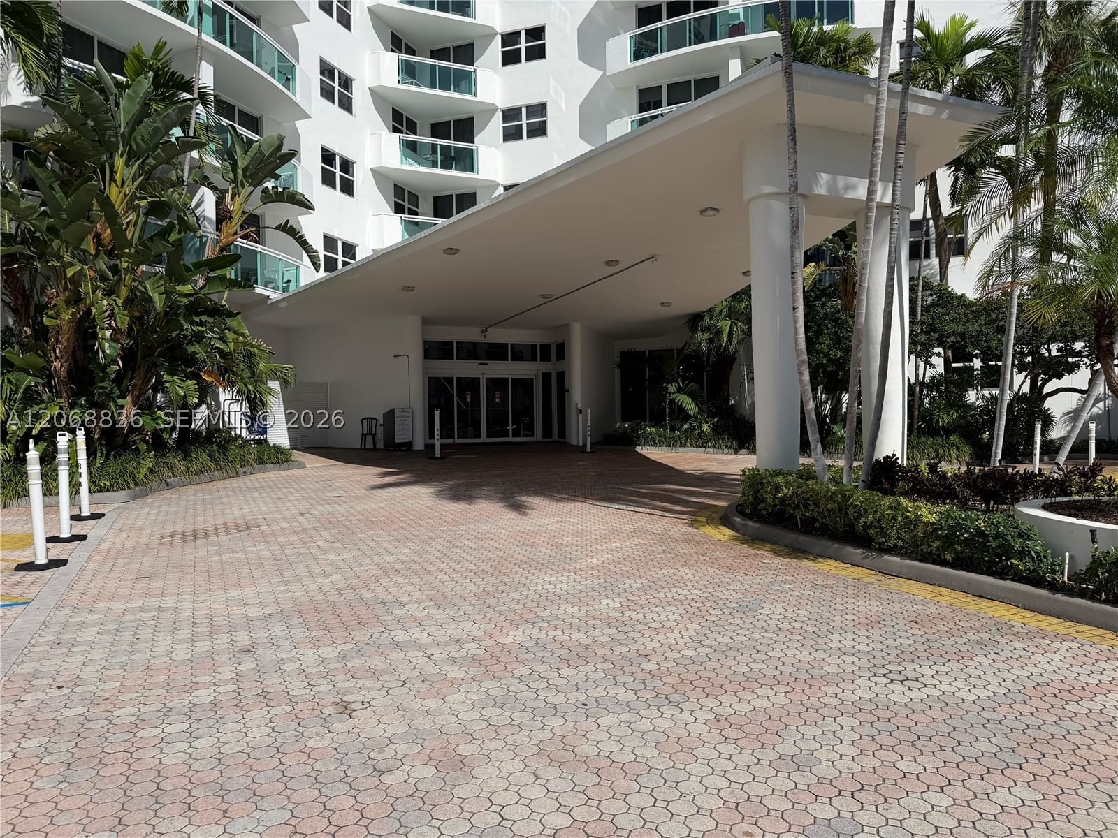 Real estate property located at 3001 Ocean Dr #421, Broward, Residences On Hollywood B, Hollywood, FL