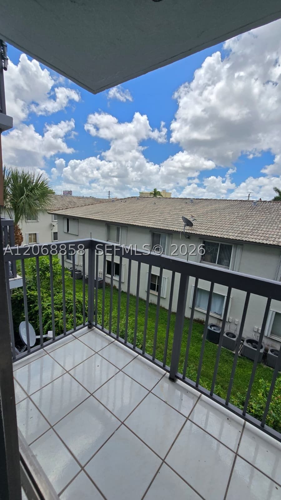 Real estate property located at 5290 21st Ct #304, Miami-dade, Alameda Tower I Condo, Hialeah, FL