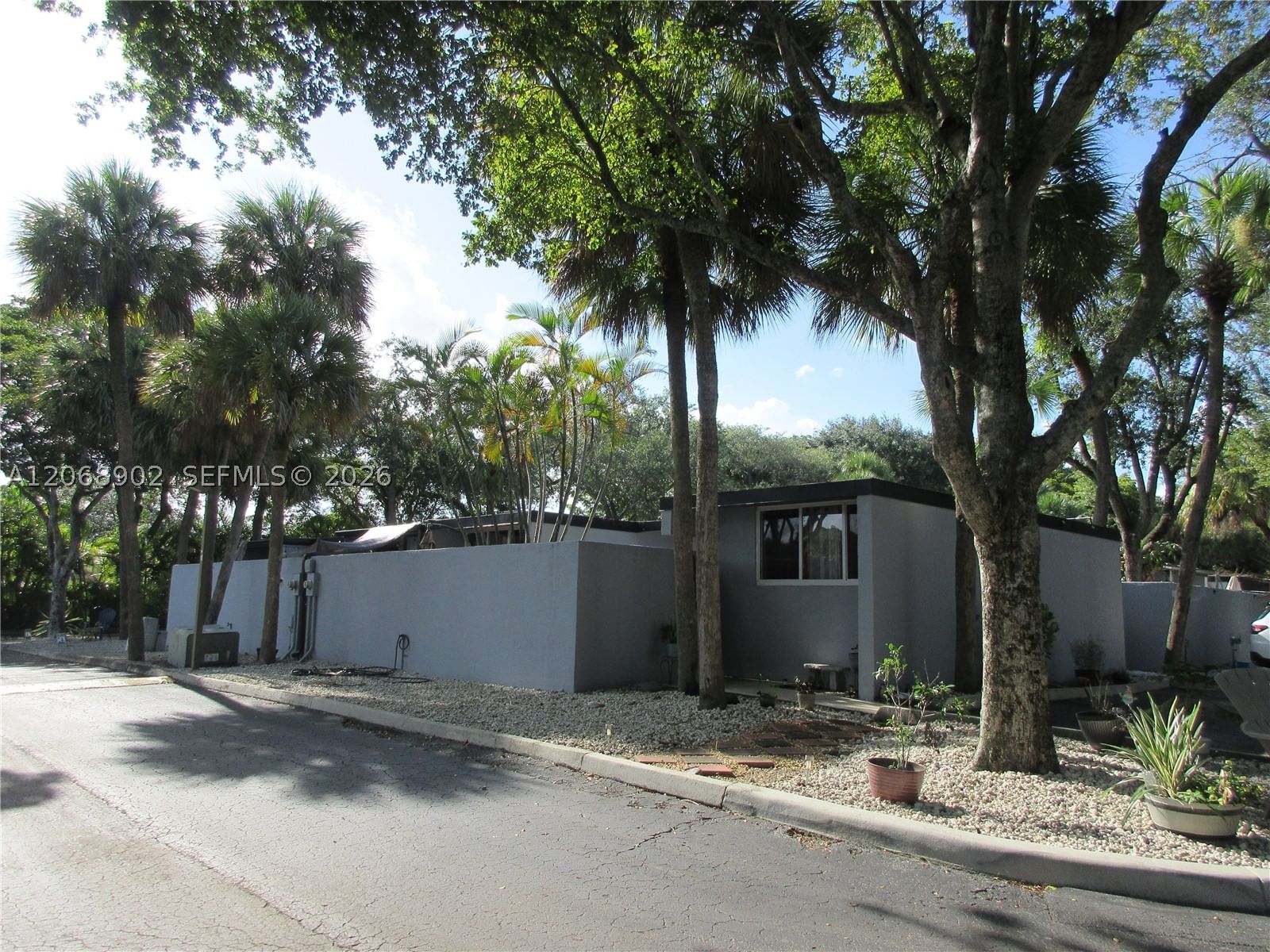 Real estate property located at 16330 Oak Walk, Miami-dade, Miami Lakes Windmill Gate, Miami Lakes, FL
