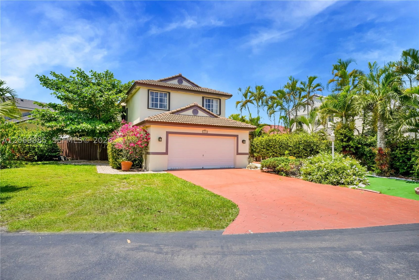 Real estate property located at 15905 83rd Ter, Miami-dade, Lago Mar South, Miami, FL
