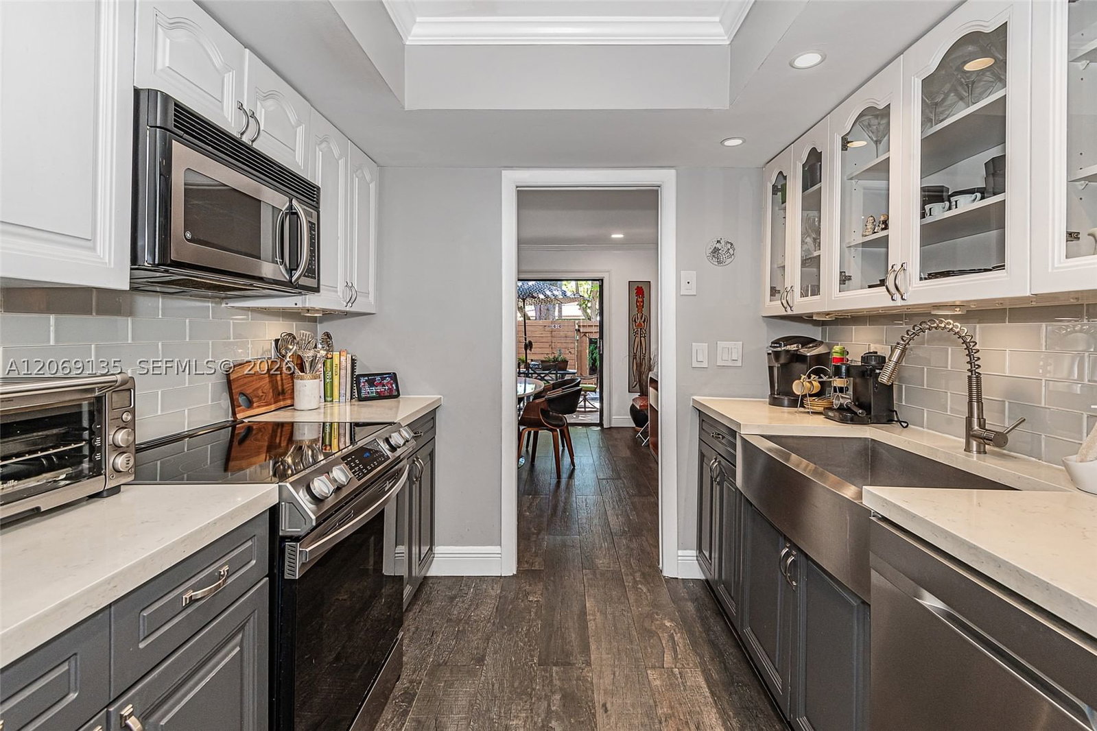 Real estate property located at 806 Saint Andrews Rd #13, Broward, Townhouses Of Emerald Hil, Hollywood, FL