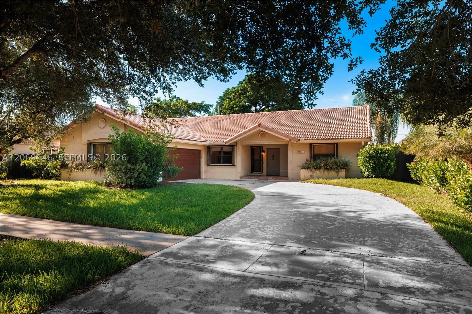 Real estate property located at 15821 Huntridge Rd, Broward, Hawkes Bluff Too, Davie, FL