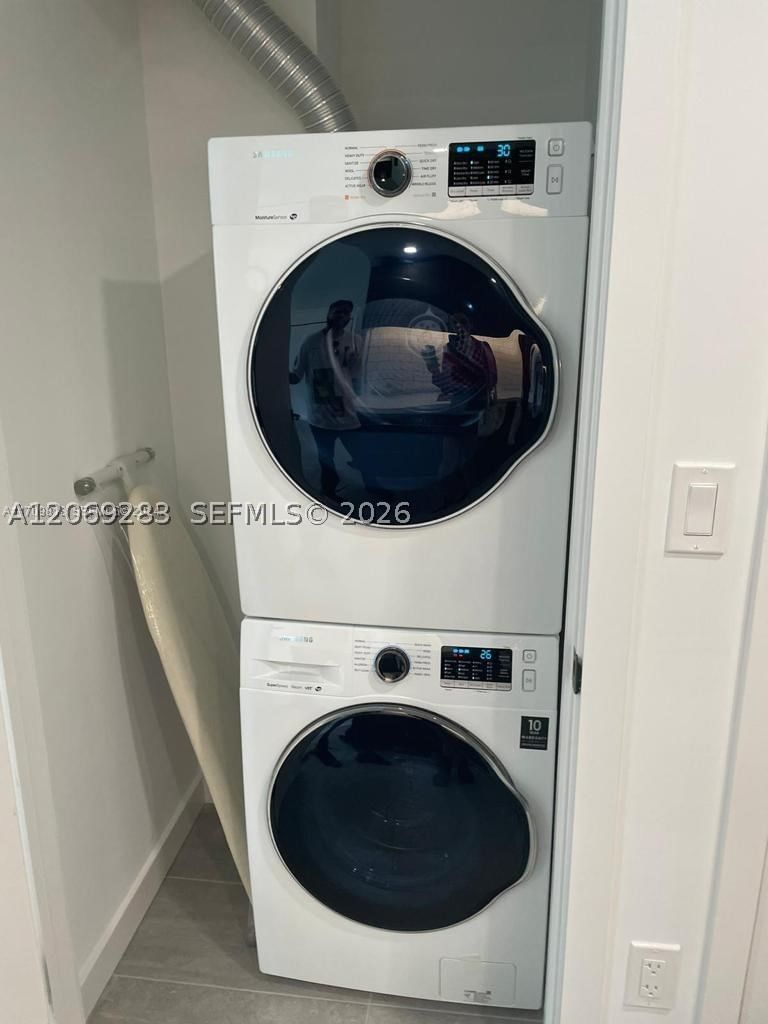 Real estate property located at 227 2nd St #1613, Miami-dade, 227 Ne 2nd Street Condo, Miami, FL