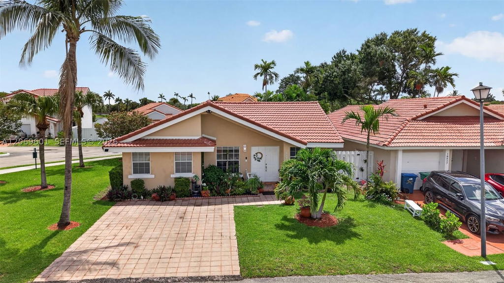 Real estate property located at 18847 83rd Pl, Miami-dade, Lakes Of Avalon, Hialeah, FL