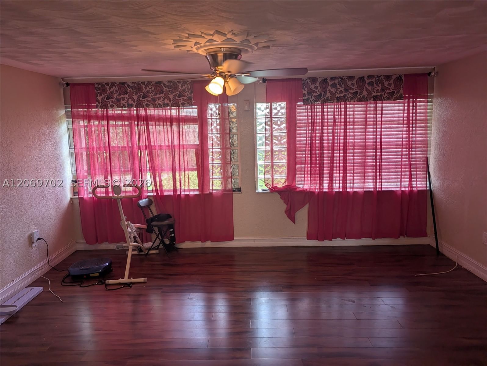 Real estate property located at 560 184th Ter, Miami-dade, Miami Modern Manors, Miami Gardens, FL